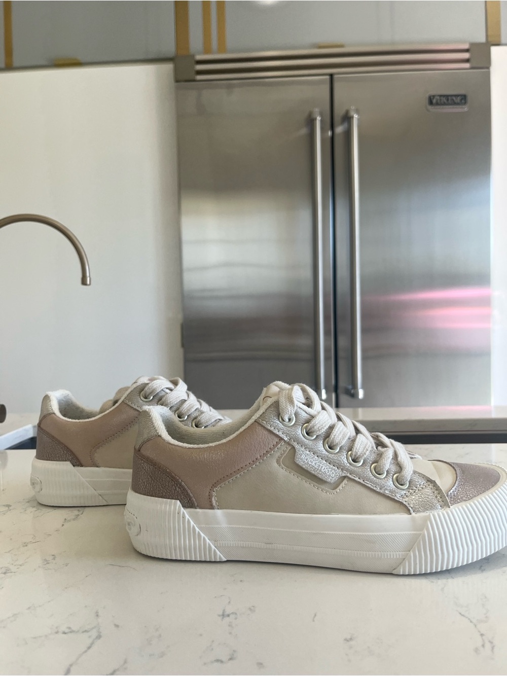 rocket dog women sneakers 6.5, like new